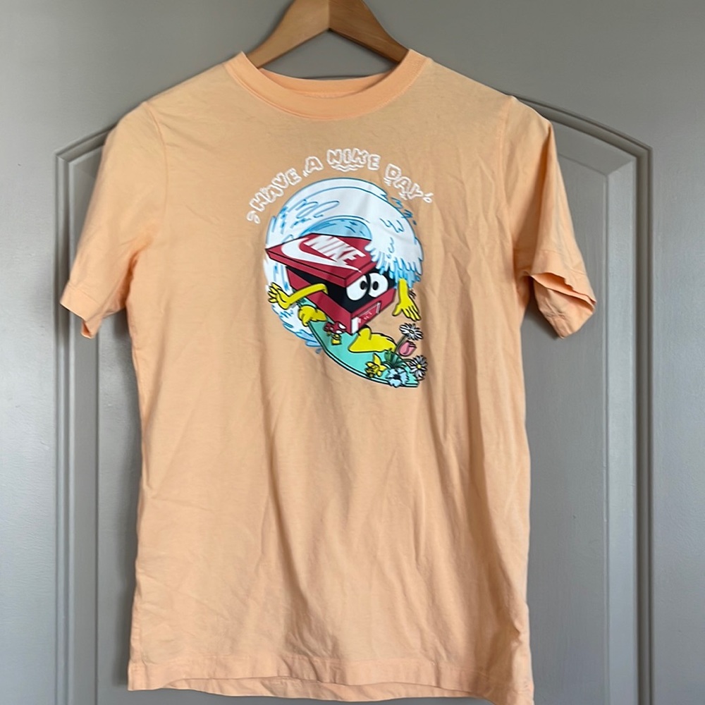 3 for $18 New w/o tags Nike tee shirt with graphic surfing logo size boys XL